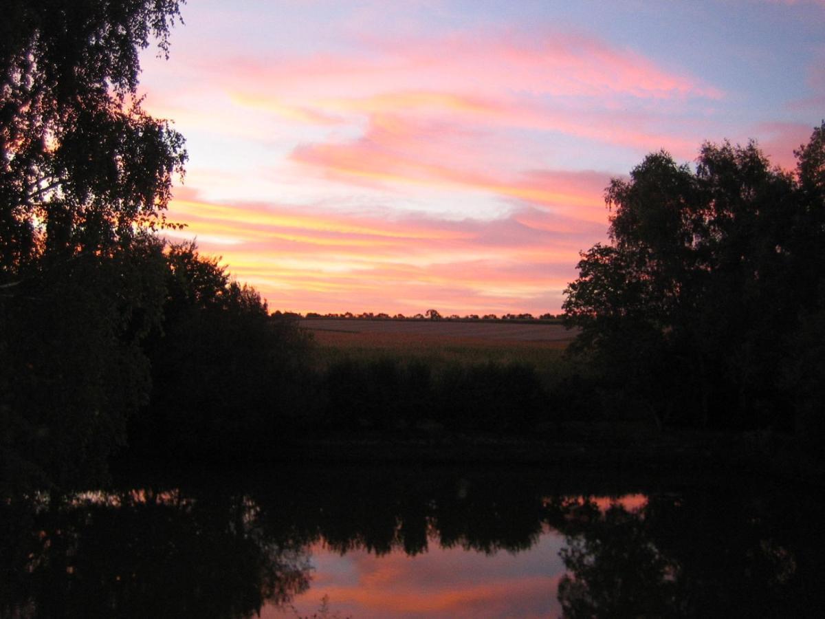 Lake Noble Saint-Germain-l'Aiguiller Екстериор снимка